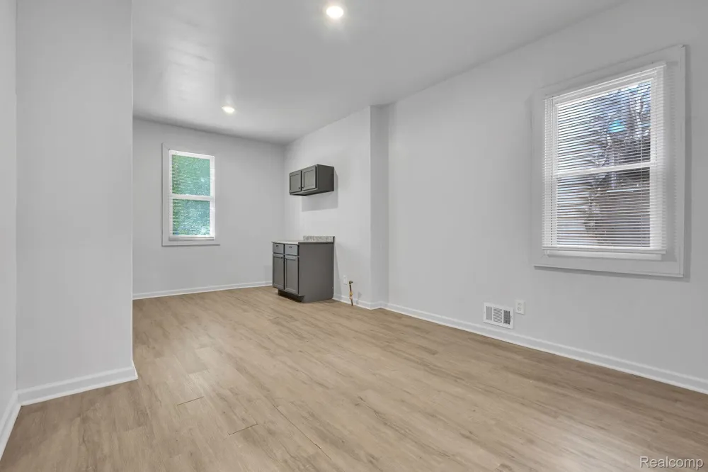 41 Richton Street Highland Park City, MI 48203
