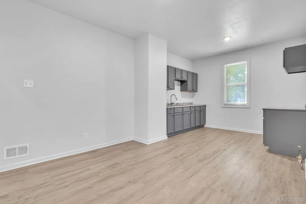 41 Richton Street Highland Park City, MI 48203