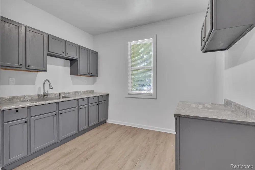 41 Richton Street Highland Park City, MI 48203