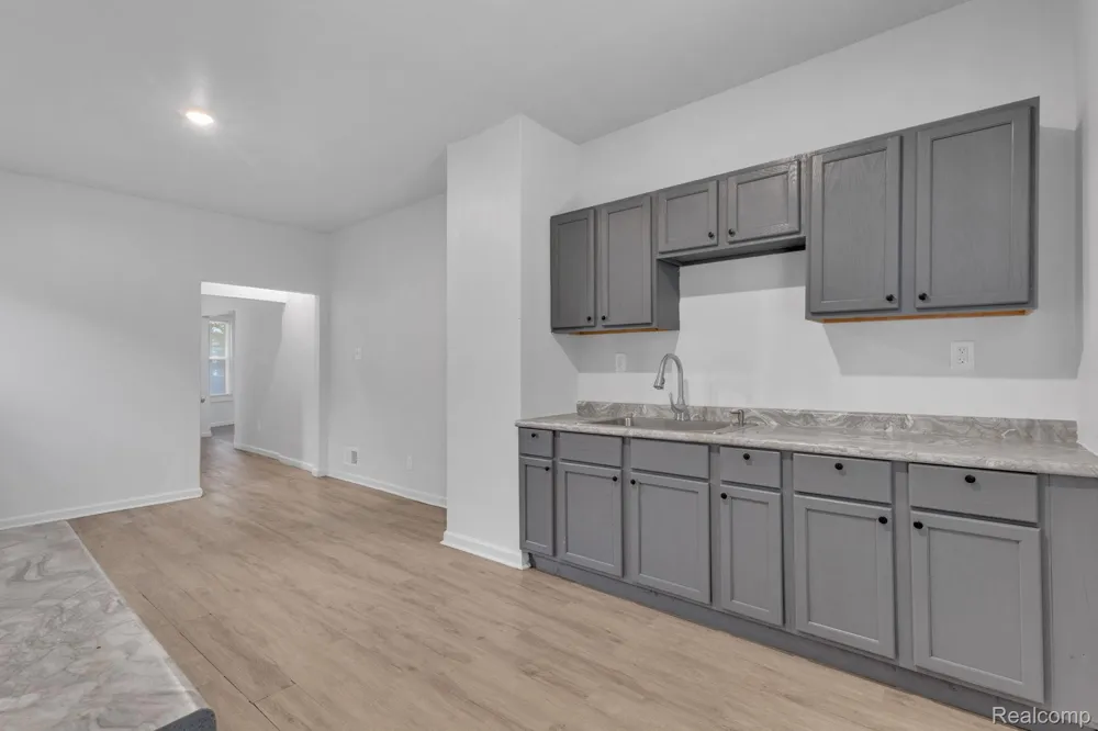 41 Richton Street Highland Park City, MI 48203