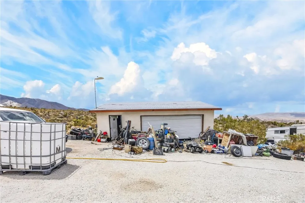 32787 Jagadon Lucerne Valley, CA 92356