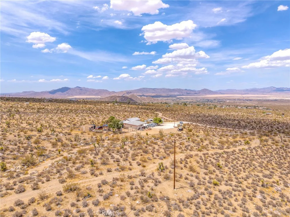 32787 Jagadon Lucerne Valley, CA 92356