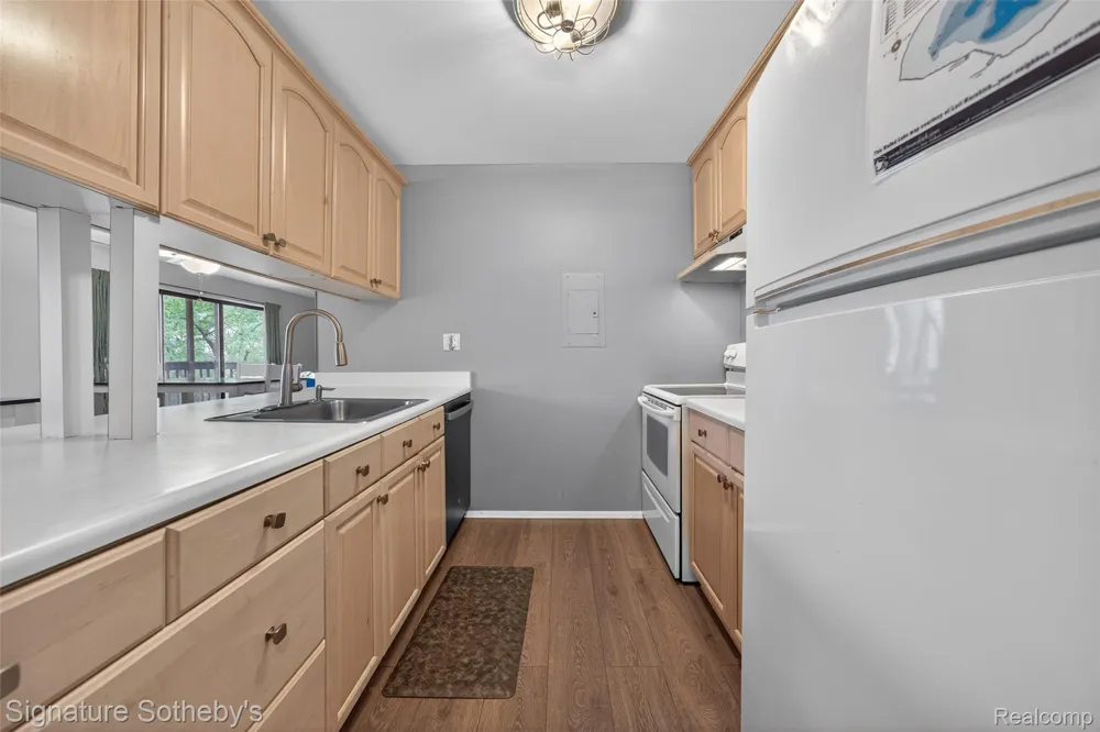 875 S Pontiac Trail #B208 Walled Lake City, MI 48390