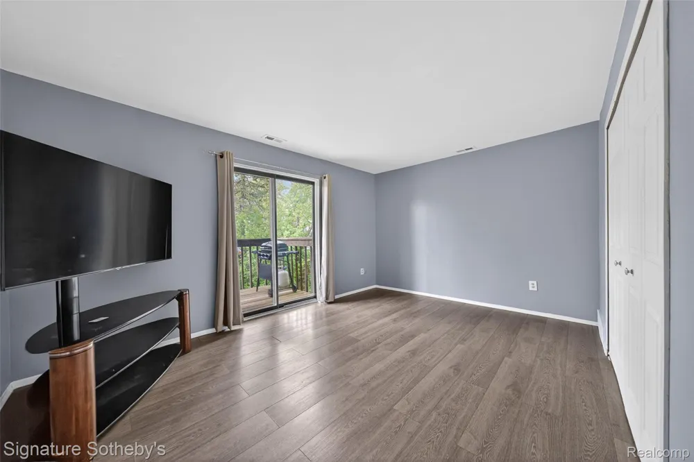 875 S Pontiac Trail #B208 Walled Lake City, MI 48390