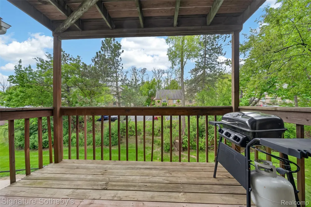875 S Pontiac Trail #B208 Walled Lake City, MI 48390