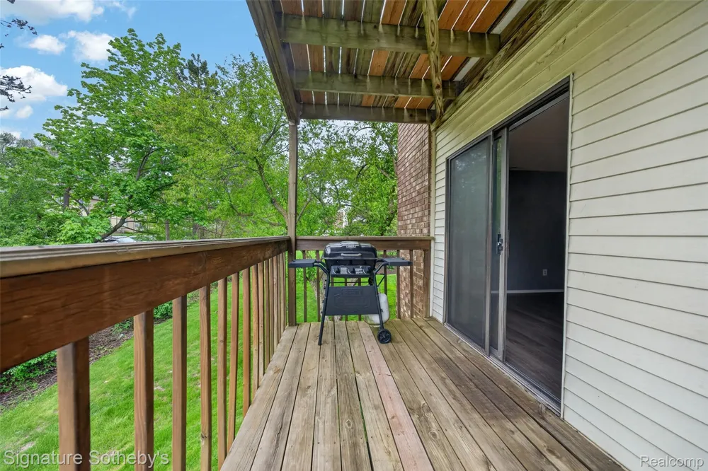 875 S Pontiac Trail #B208 Walled Lake City, MI 48390