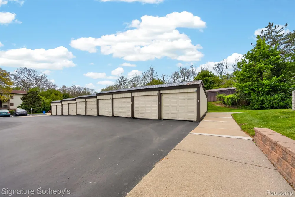 875 S Pontiac Trail #B208 Walled Lake City, MI 48390