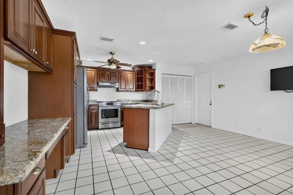 10940 Stafford Circle S Boynton Beach, FL 33436