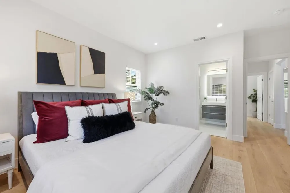 280 Uplands Drive Hillsborough, CA 94010