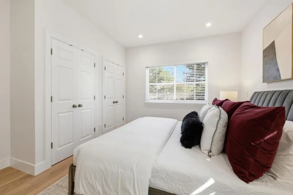 280 Uplands Drive Hillsborough, CA 94010