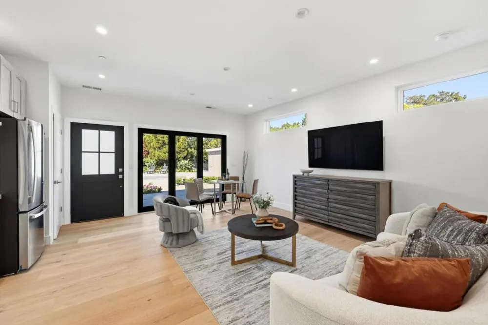 280 Uplands Drive Hillsborough, CA 94010