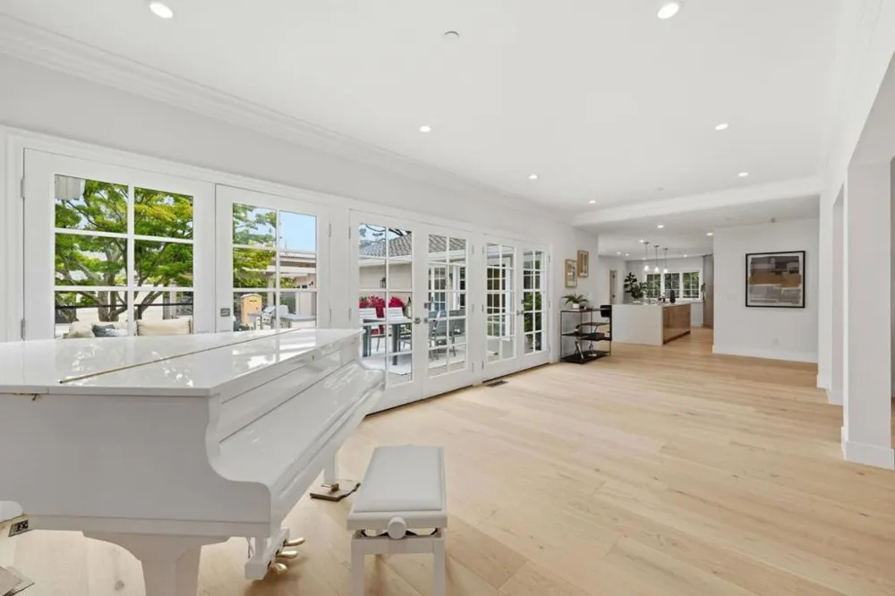 280 Uplands Drive Hillsborough, CA 94010