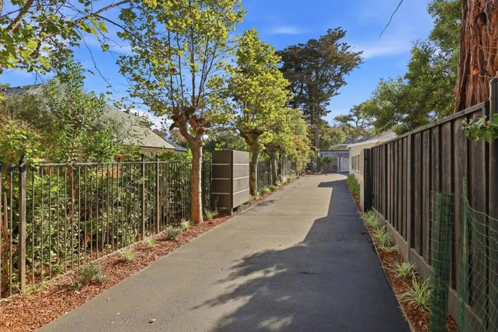 280 Uplands Drive Hillsborough, CA 94010