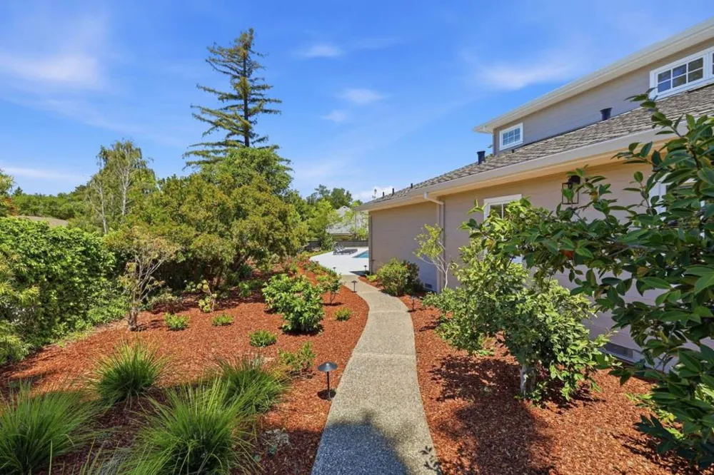280 Uplands Drive Hillsborough, CA 94010