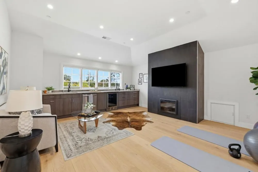280 Uplands Drive Hillsborough, CA 94010