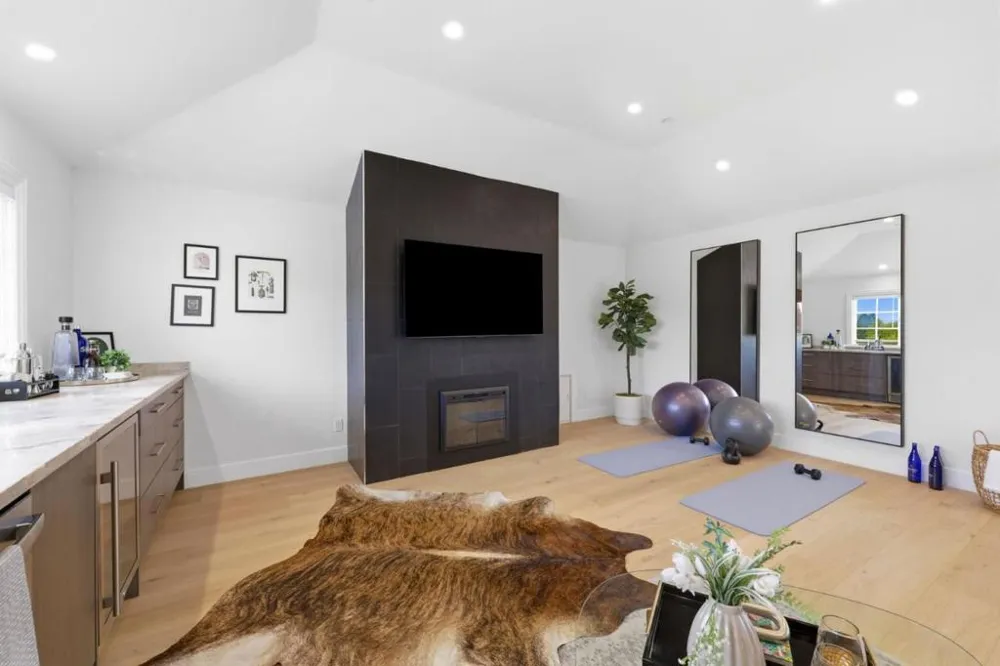 280 Uplands Drive Hillsborough, CA 94010