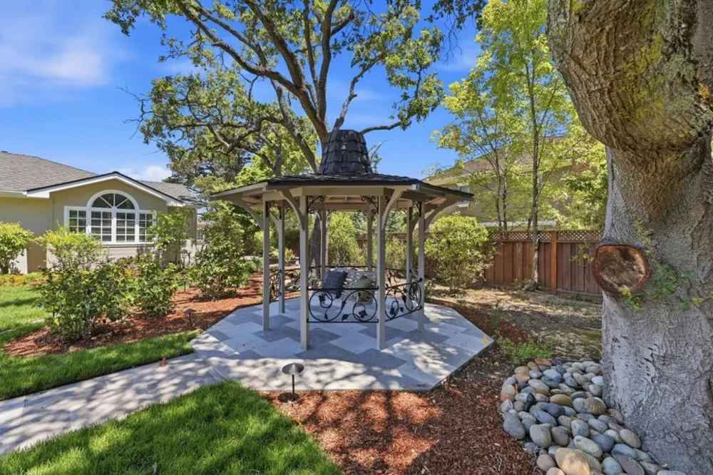 280 Uplands Drive Hillsborough, CA 94010