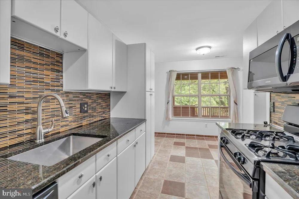 421 TAVISTOCK Cherry Hill, NJ 08034