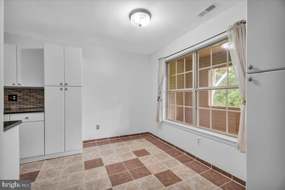 421 TAVISTOCK Cherry Hill, NJ 08034