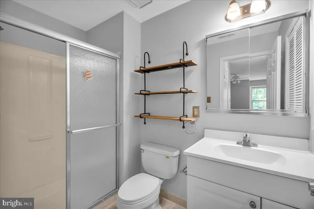 421 TAVISTOCK Cherry Hill, NJ 08034