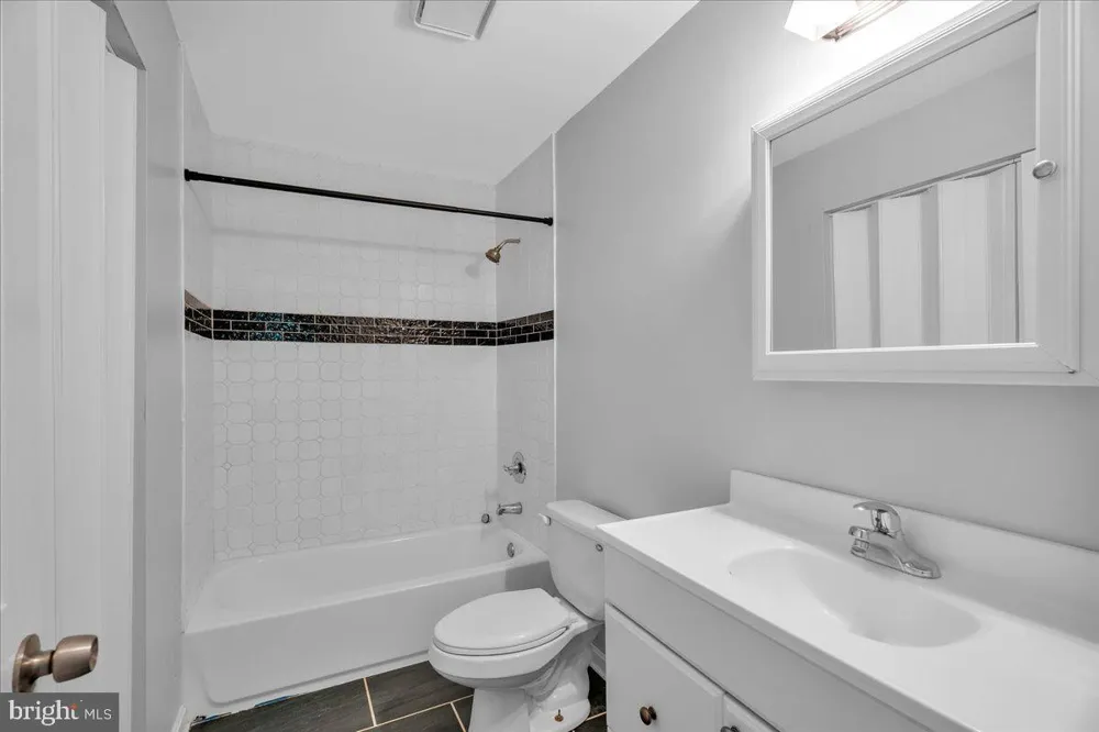 421 TAVISTOCK Cherry Hill, NJ 08034