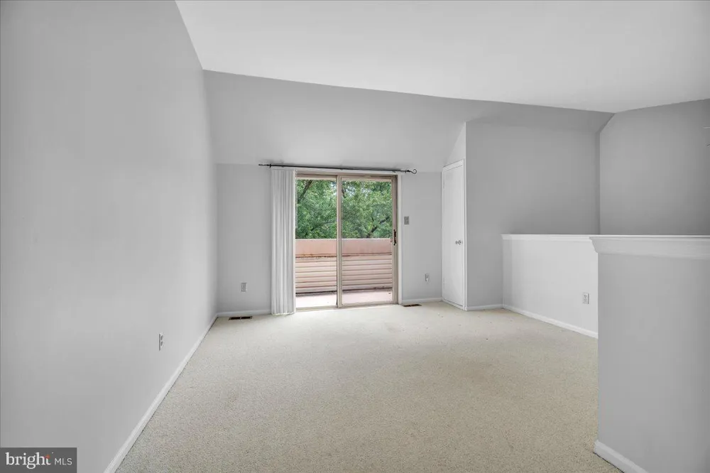 421 TAVISTOCK Cherry Hill, NJ 08034