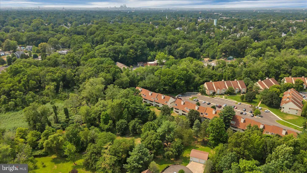 421 TAVISTOCK Cherry Hill, NJ 08034