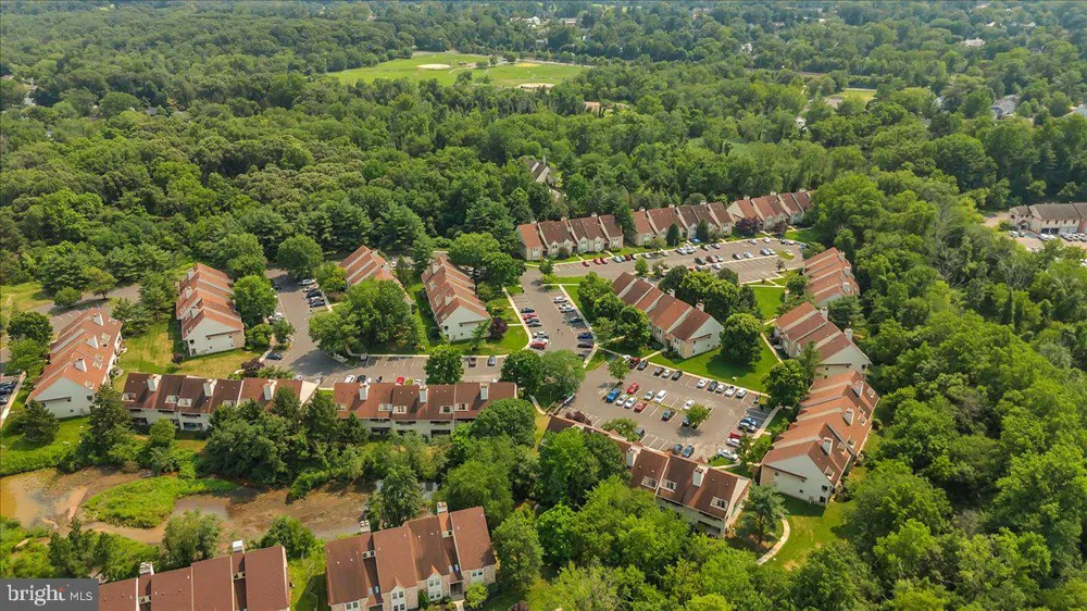 421 TAVISTOCK Cherry Hill, NJ 08034