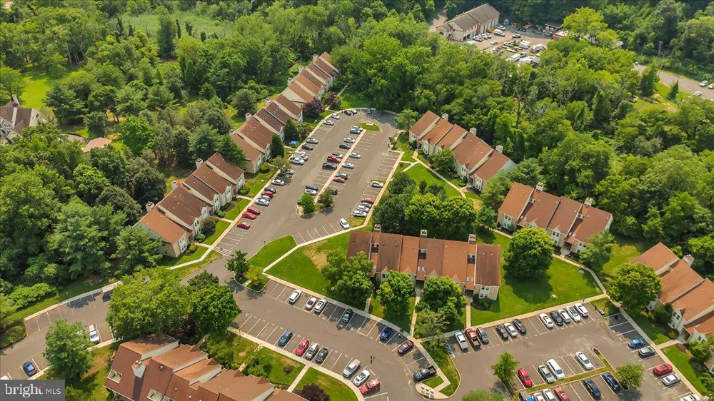421 TAVISTOCK Cherry Hill, NJ 08034