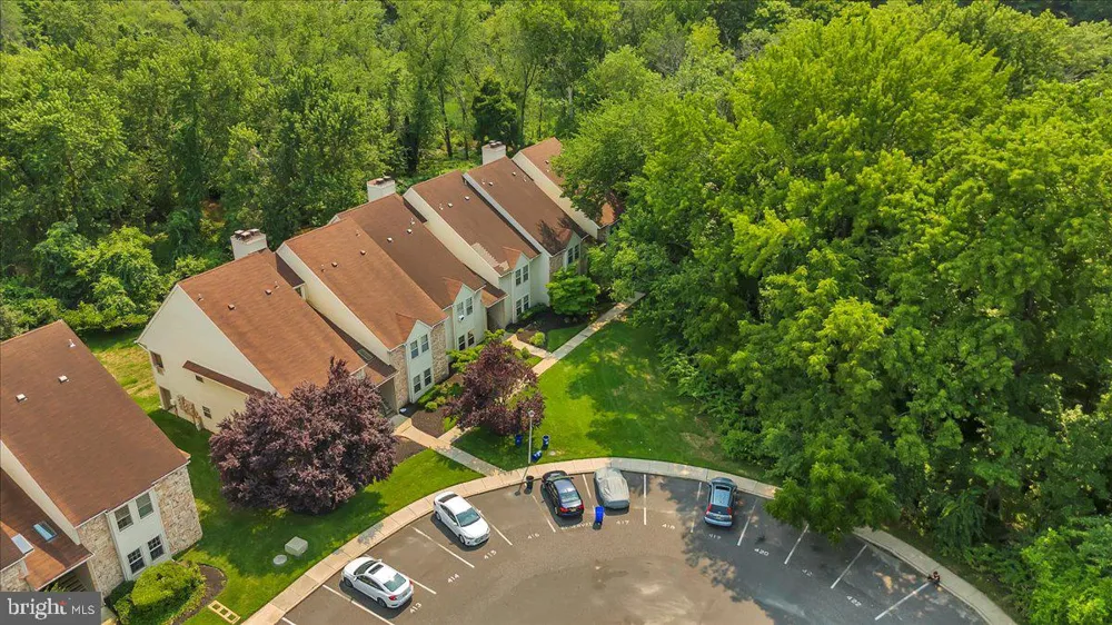 421 TAVISTOCK Cherry Hill, NJ 08034