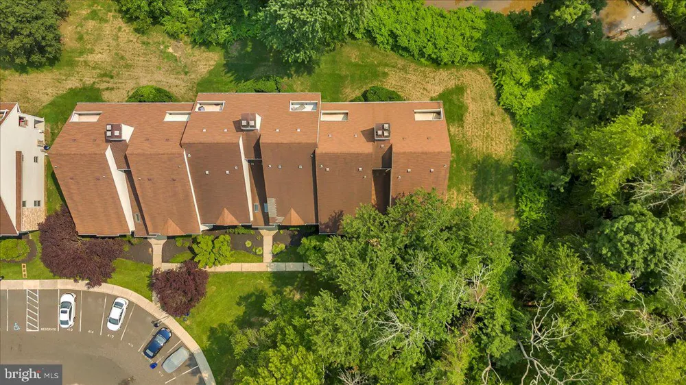 421 TAVISTOCK Cherry Hill, NJ 08034
