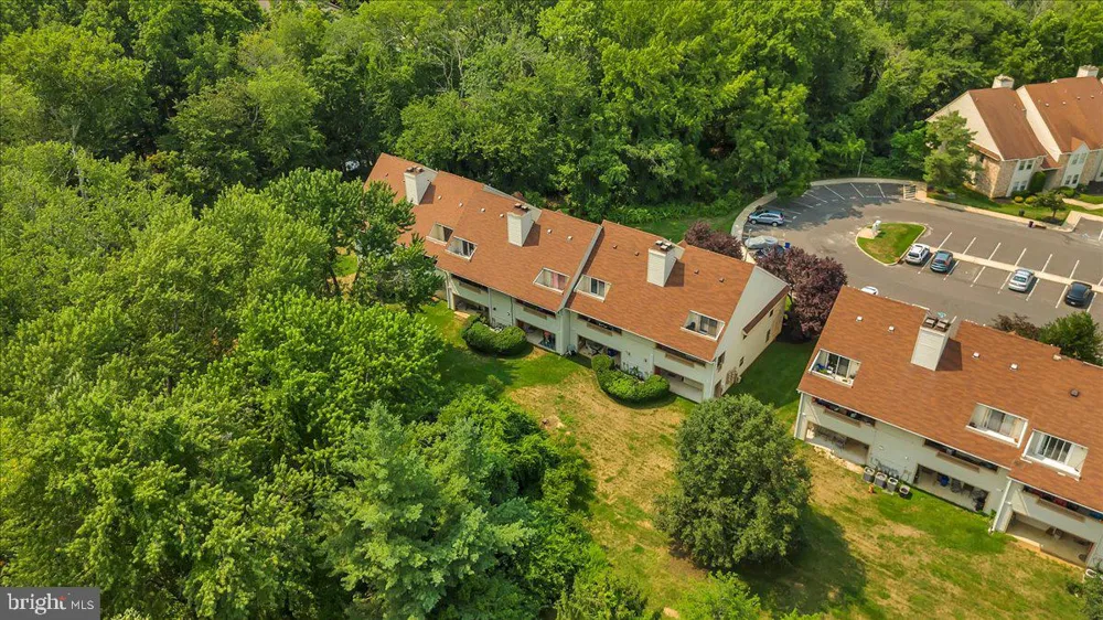 421 TAVISTOCK Cherry Hill, NJ 08034
