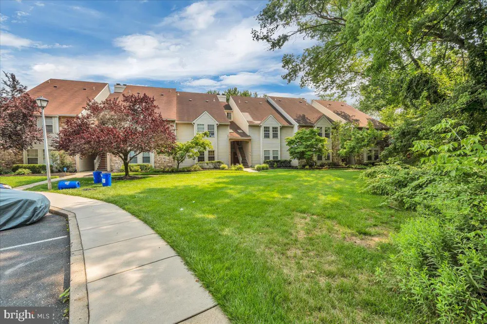 421 TAVISTOCK Cherry Hill, NJ 08034