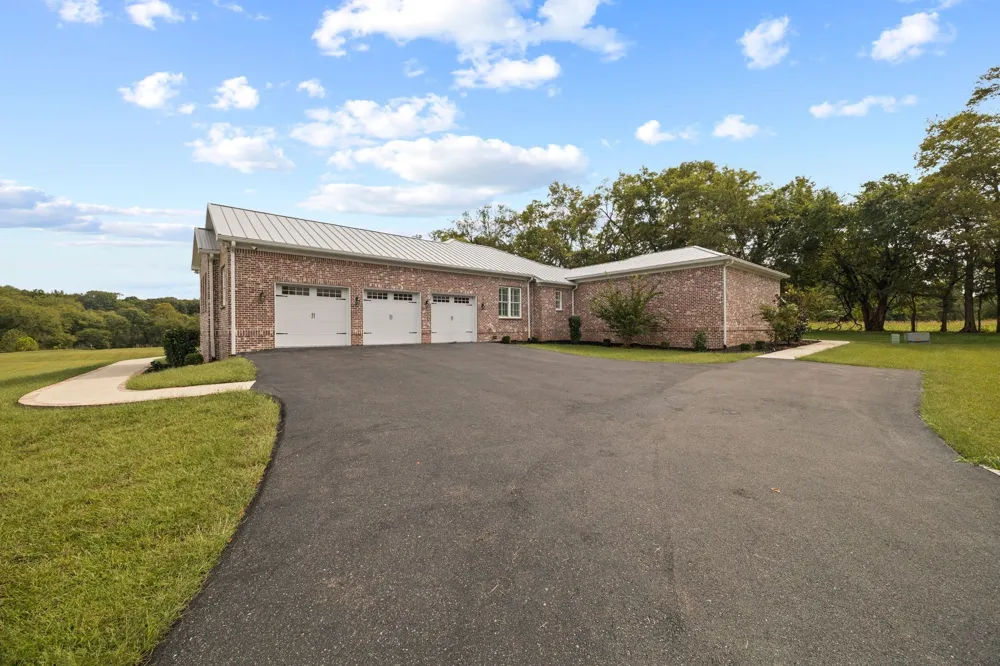 808 N Main St Mount Pleasant, TN 38474