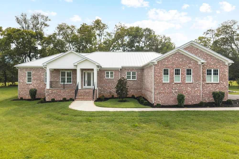 808 N Main St Mount Pleasant, TN 38474