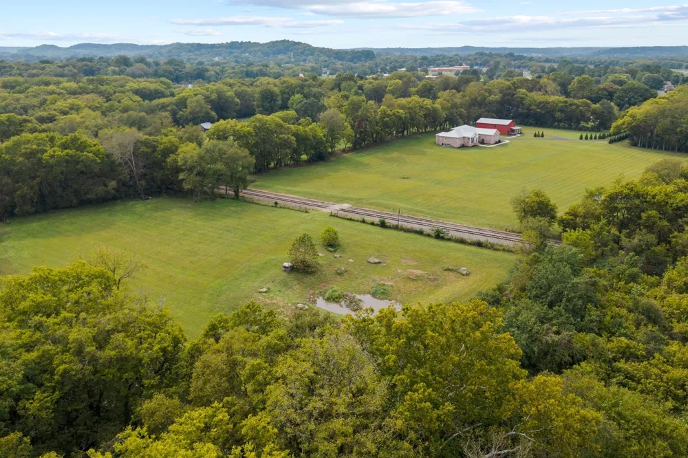 808 N Main St Mount Pleasant, TN 38474