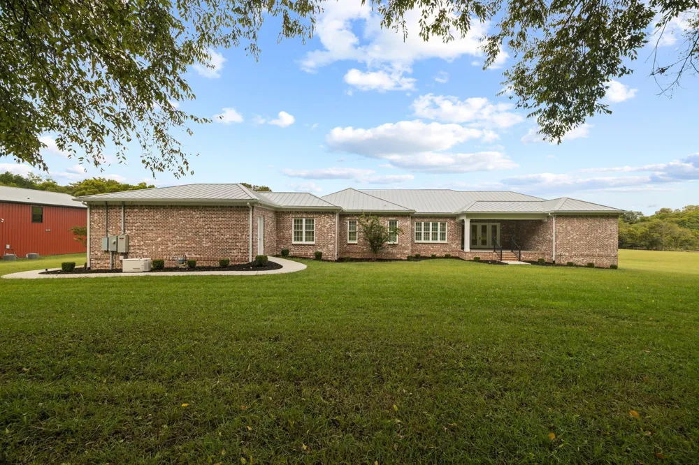 808 N Main St Mount Pleasant, TN 38474