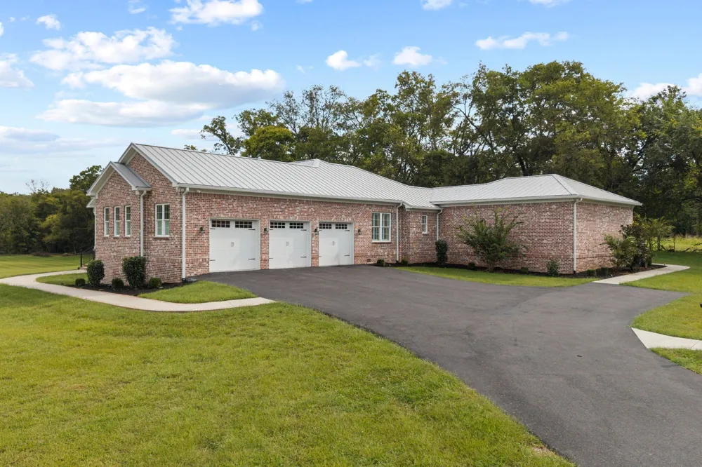 808 N Main St Mount Pleasant, TN 38474
