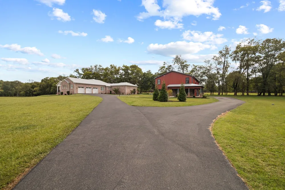 808 N Main St Mount Pleasant, TN 38474