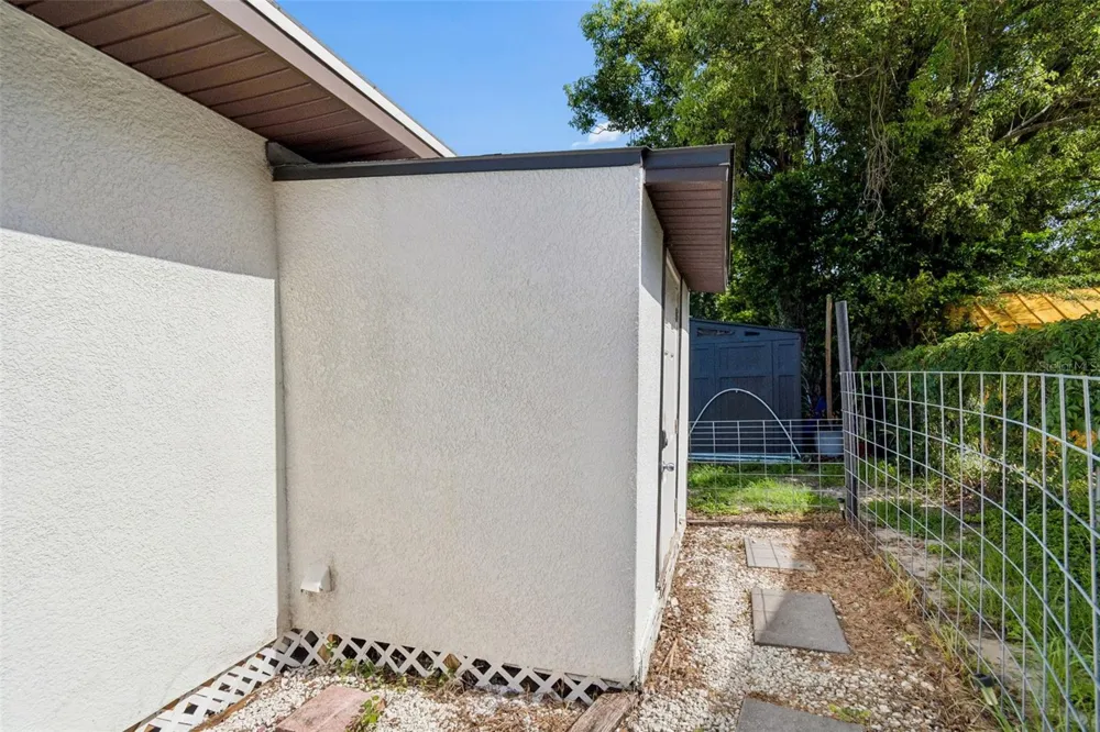 1202 E ANNIE STREET Tampa, FL 33612