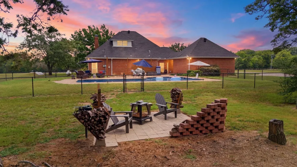 1708 Fm 1002 S Big Sandy, TX 75755