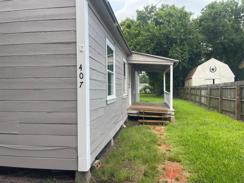 407 Magnolia Street Highlands, TX 77562