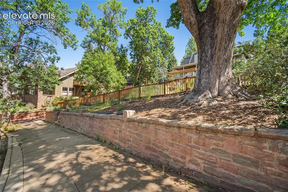 17 Washington Avenue Manitou Springs, CO 80829