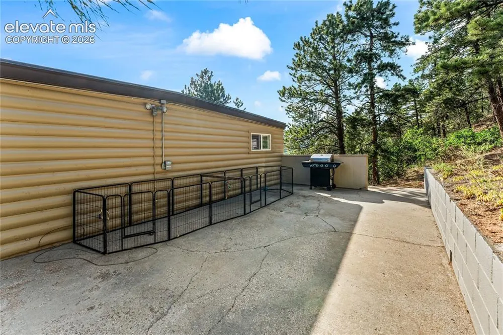 8220 W Highway 24 Cascade, CO 80809