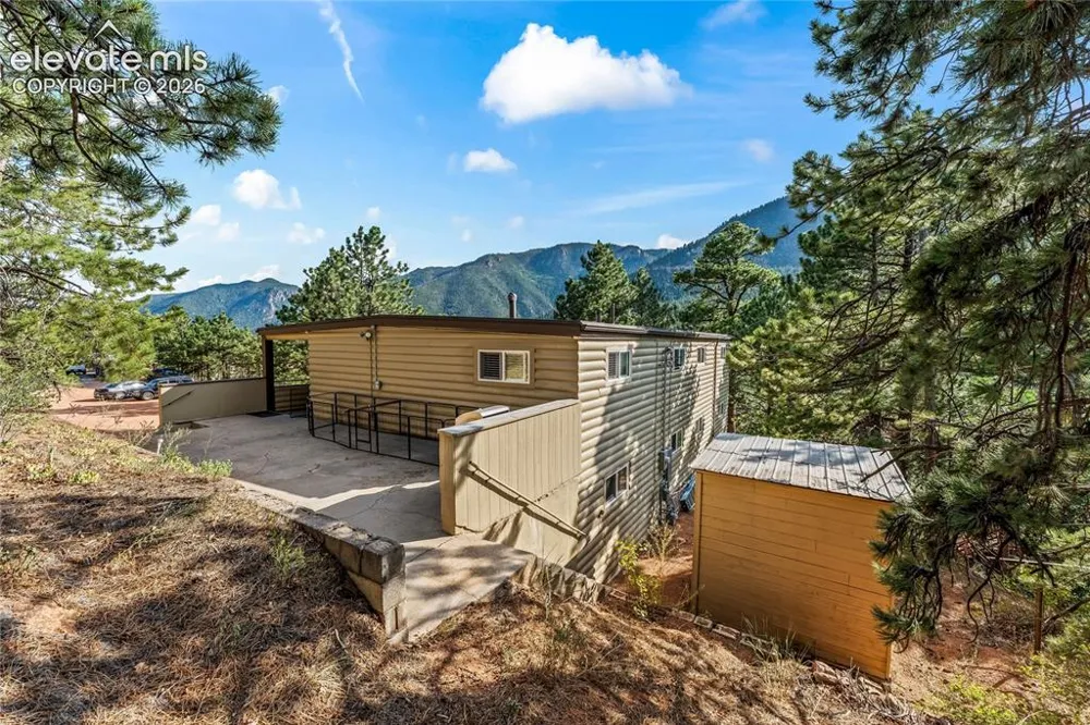 8220 W Highway 24 Cascade, CO 80809