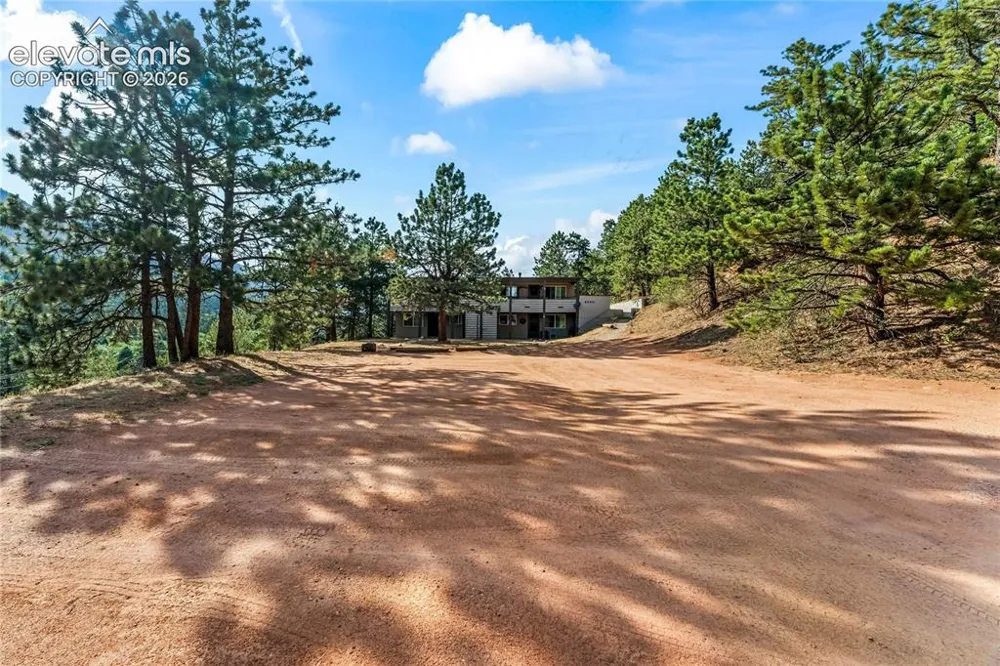 8220 W Highway 24 Cascade, CO 80809