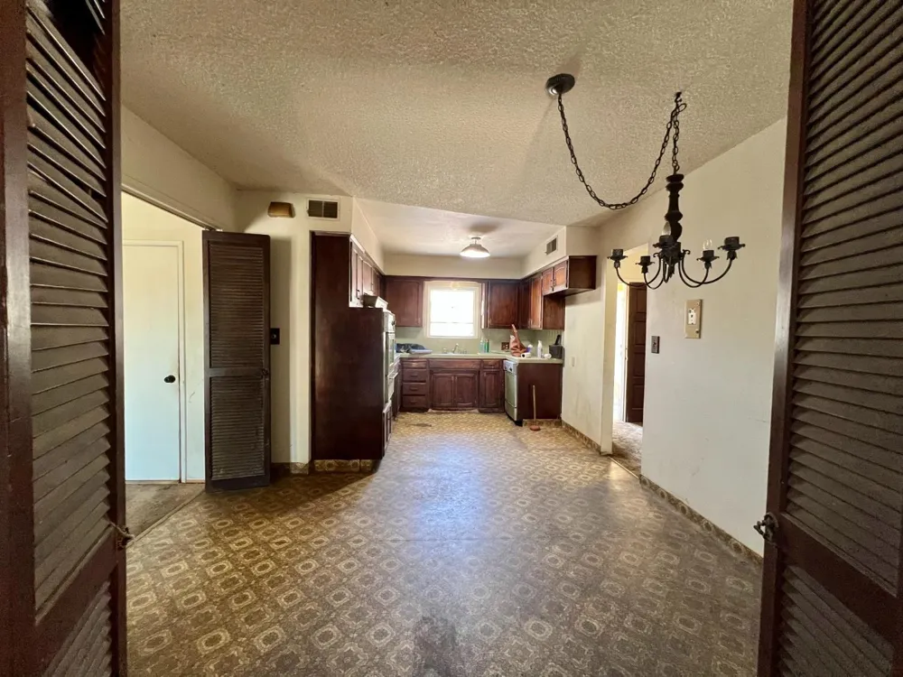 1569 E Olive Avenue Porterville, CA 93257