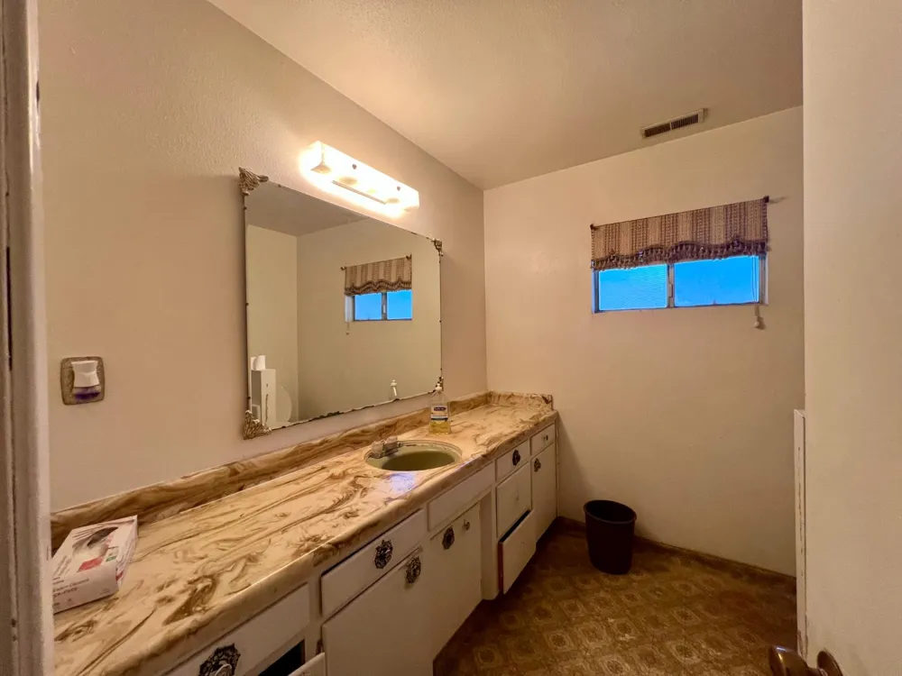 1569 E Olive Avenue Porterville, CA 93257