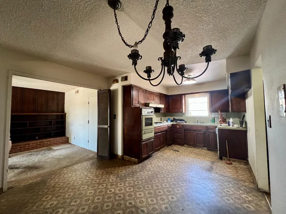 1569 E Olive Avenue Porterville, CA 93257