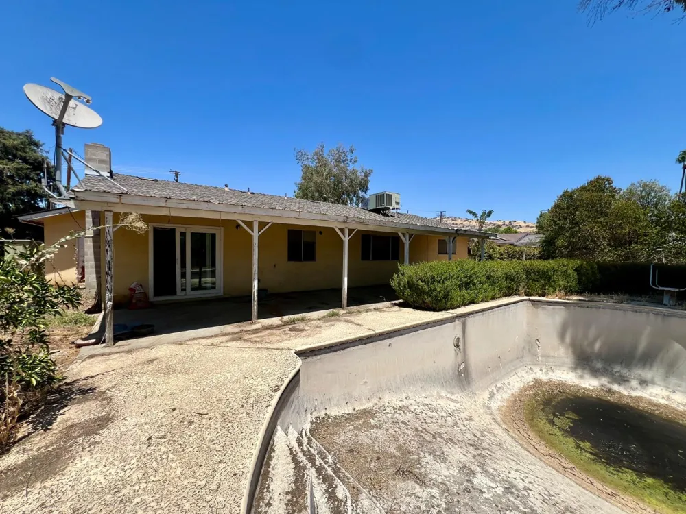 1569 E Olive Avenue Porterville, CA 93257